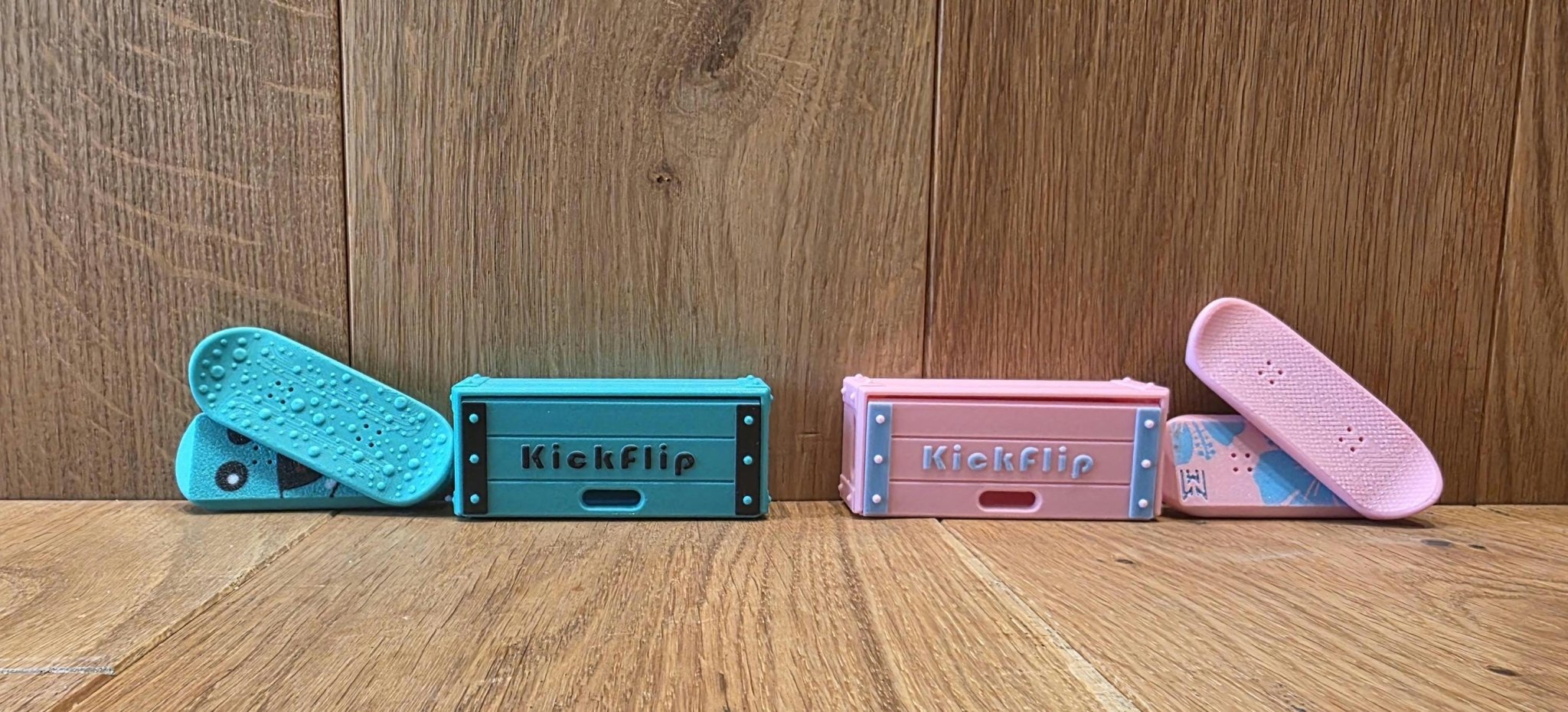 Set aus zwei Kickflip Fidgets – kombinierbare Farben und Motive erhältlich